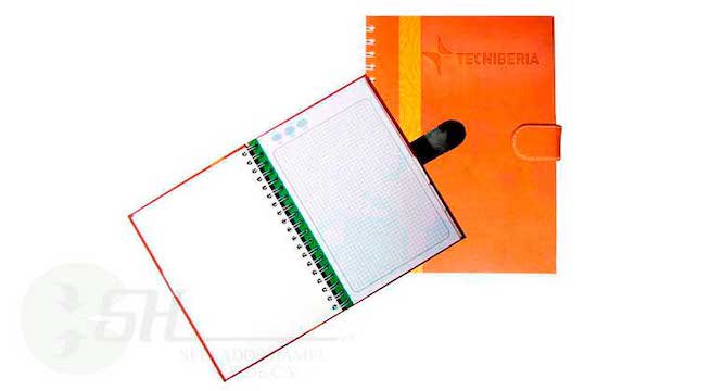 CUADERNO 17 X 24 CM CON CINTURON CON IMAN