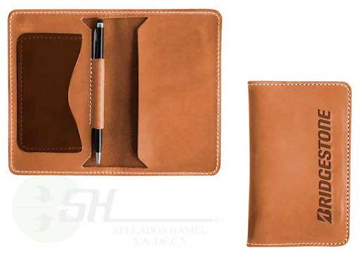 PORTA CREDENCIAL CON BOLIGRAFO